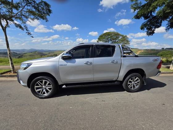 TOYOTA HILUX 2.8 SRV 4X4 CD 16V DIESEL 4P AUTOMÁTICO